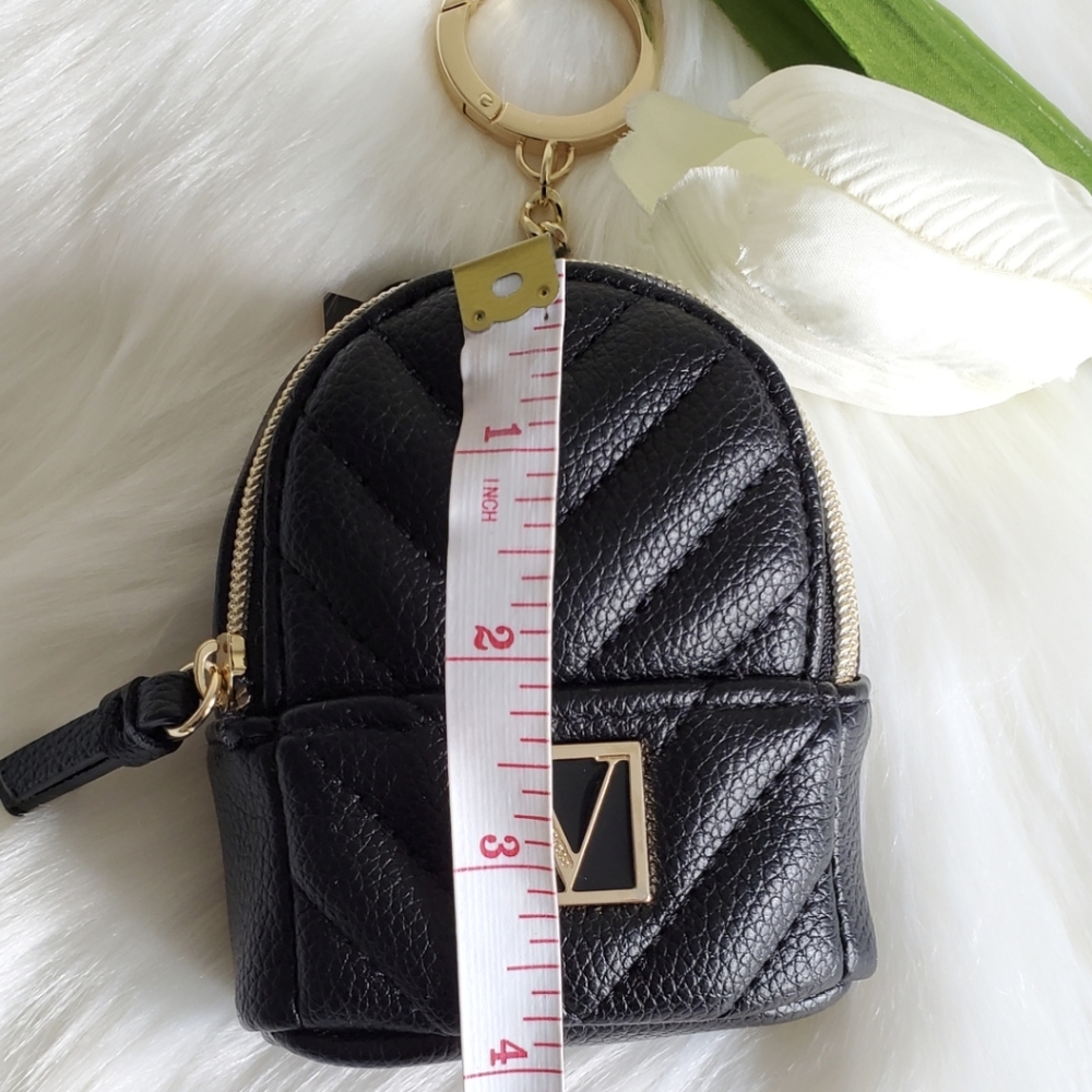 VICTORIA'S SECRET BACKPACK KEYCHAIN - Picture 3 of 6